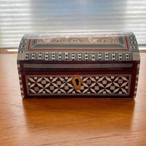 Intricate Mosaic Storage Box - Picture 7 of 9